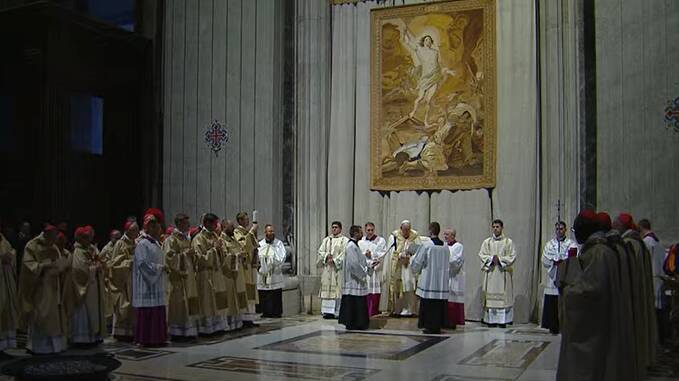 Veglia Pasquale, il Papa: “Torniamo al primo incontro col Risorto: lì c’è la nostra Pasqua”