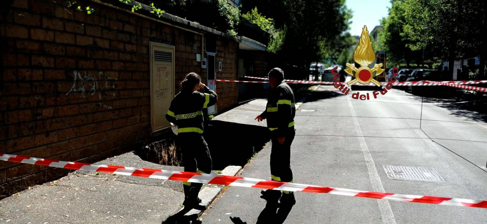 Roma, maxi voragine si apre al Portuense: evacuati i residenti di una palazzina