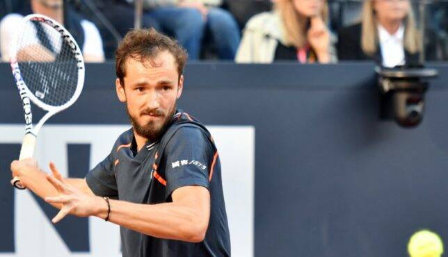 Roland Garros, Medvedev esce al primo turno. Avanti Vavassori e Paolini