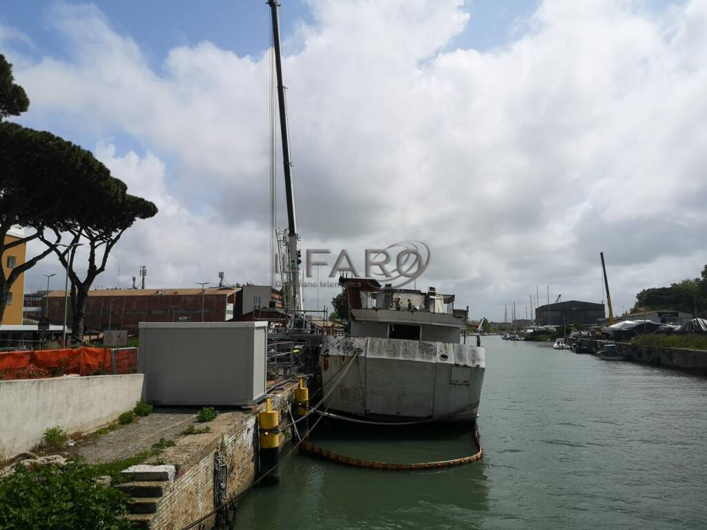 Fiumicino, addio al relitto della Franca Real: il punto sul cantiere di demolizione