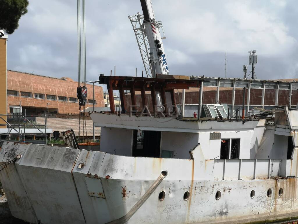 Fiumicino, addio al relitto della Franca Real: il punto sul cantiere di demolizione