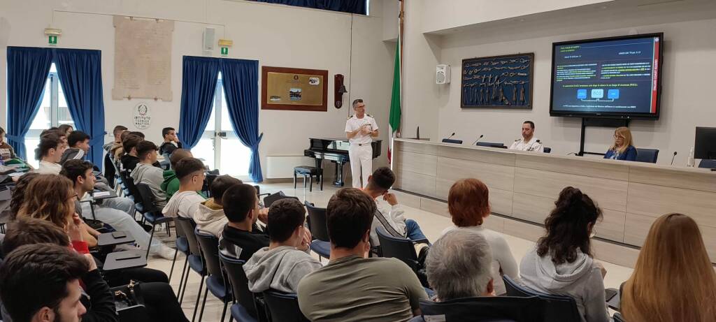 Gaeta, la Guardia Costiera sale in cattedra: incontro con gli studenti del Nautico