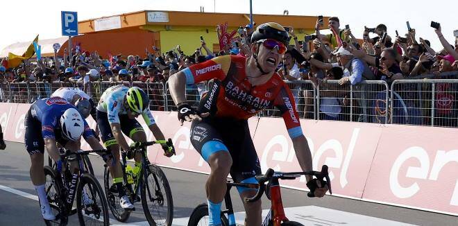 Giro d’Italia 2023, Milan vince a Teramo: “Incredibile! La prima vittoria è un sogno”
