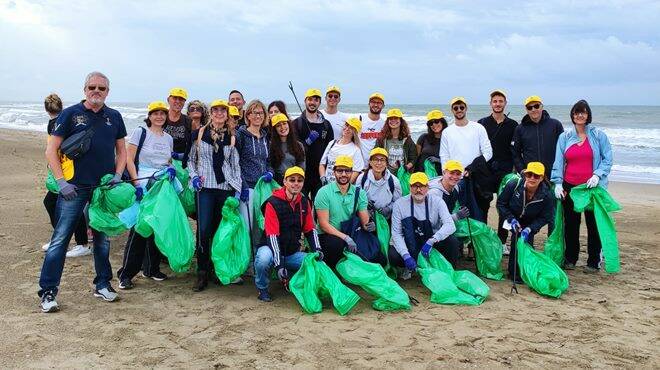 “Spiagge e Fondali Puliti”: a Fiumicino torna la campagna di volontariato di Legambiente