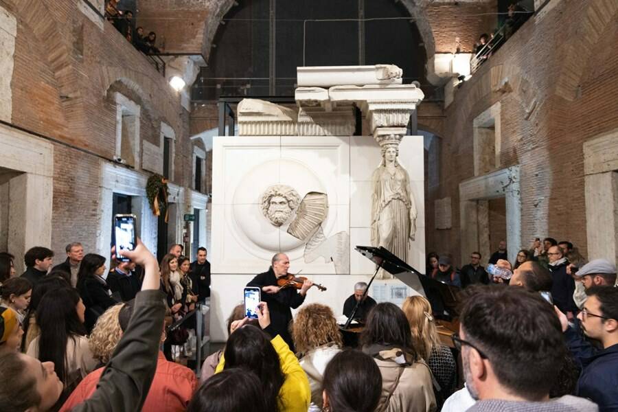 Notte dei Musei, arte e bellezza stravincono sulla pioggia: a Roma è boom di visitatori