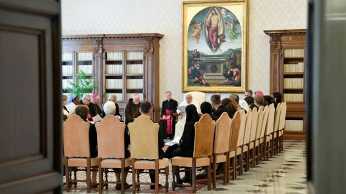 Pedofilia, il mea culpa del Papa: “Non aver fatto ciò che avremmo dovuto ha scandalizzato”