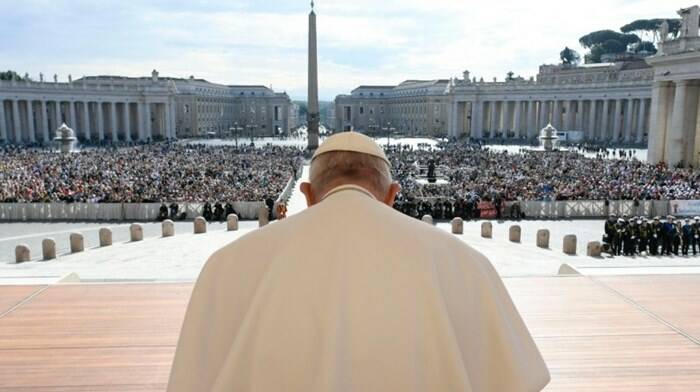 Il Papa bacchetta i credenti: “Ti dici cristiano ma poi vivi da mondano, serve coerenza”