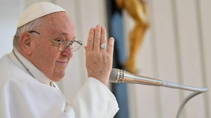 Il Papa a un giovane trans: “Dio ci ama come siamo, non ha schifo di nessuno di noi”