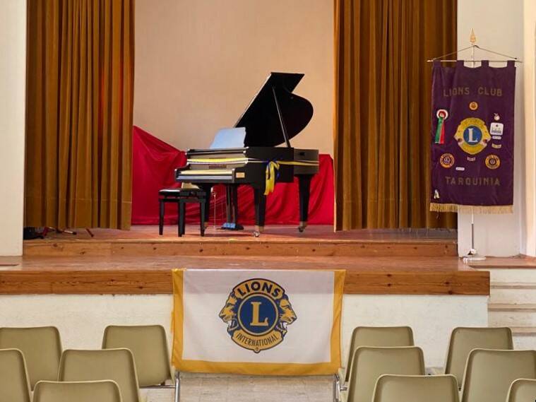 Il Lions Club Tarquinia dona all’oratorio di Santa Croce un pianoforte “Gebrüder Stingl”