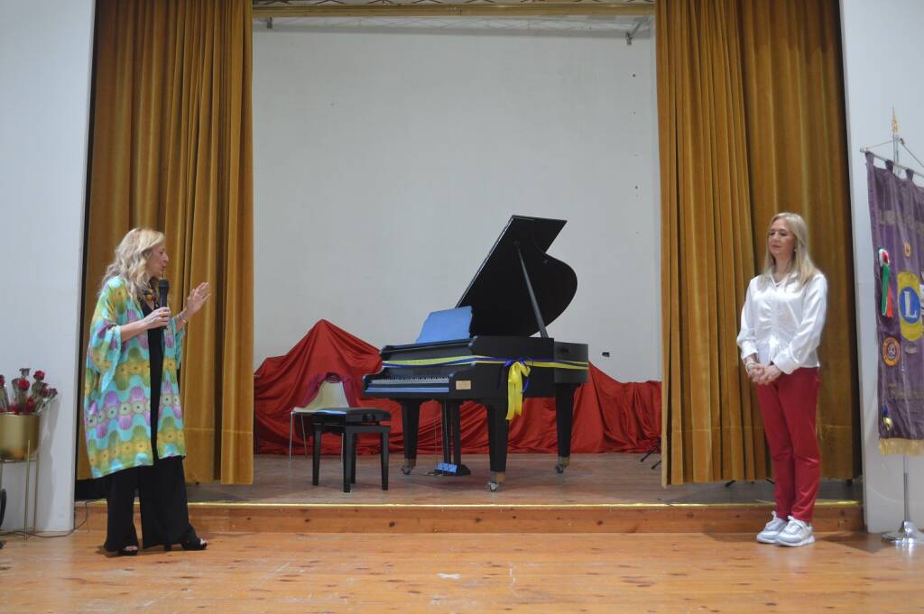 Il Lions Club Tarquinia dona all’oratorio di Santa Croce un pianoforte “Gebrüder Stingl”