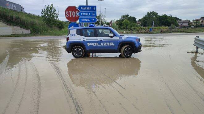 Da Latina all’Emilia Romagna: la Polizia Stradale in soccorso dei cittadini colpiti dall’alluvione