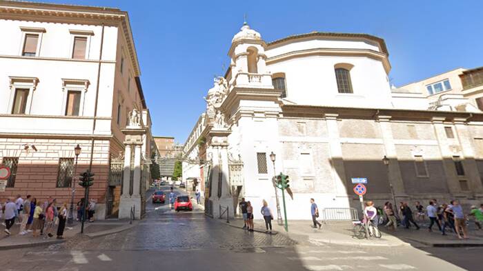 Vaticano, auto forza il cancello a Porta Sant’Anna: gendarme spara