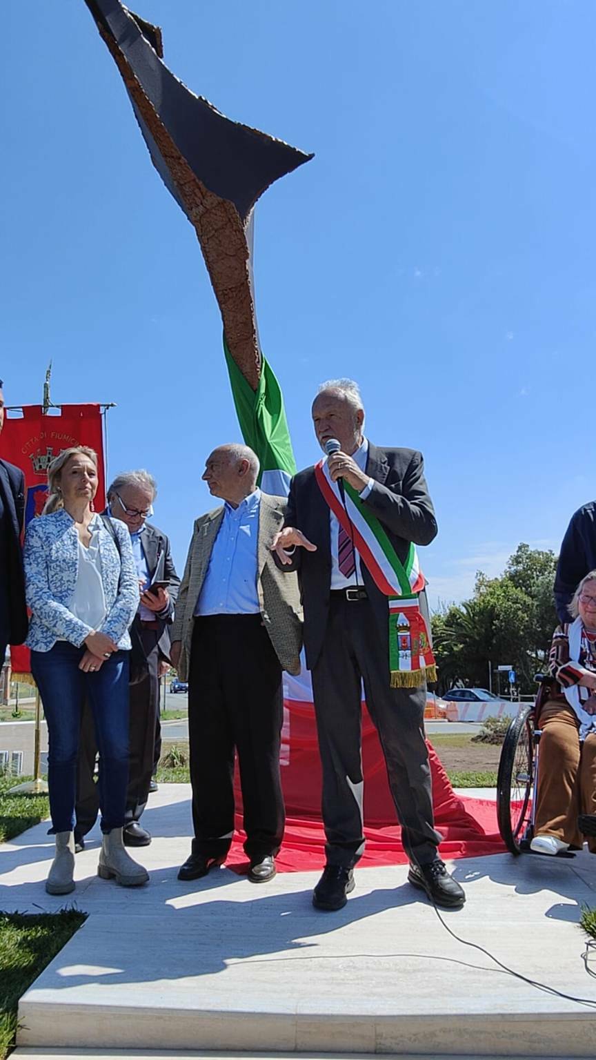 Fiumicino: inaugurata “Tra Cielo e Mare”, la discussa scultura installata a Coccia di Morto