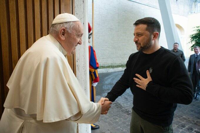 Zelensky in Vaticano: 40 minuti di faccia a faccia con Francesco sulla martoriata Ucraina – VIDEO
