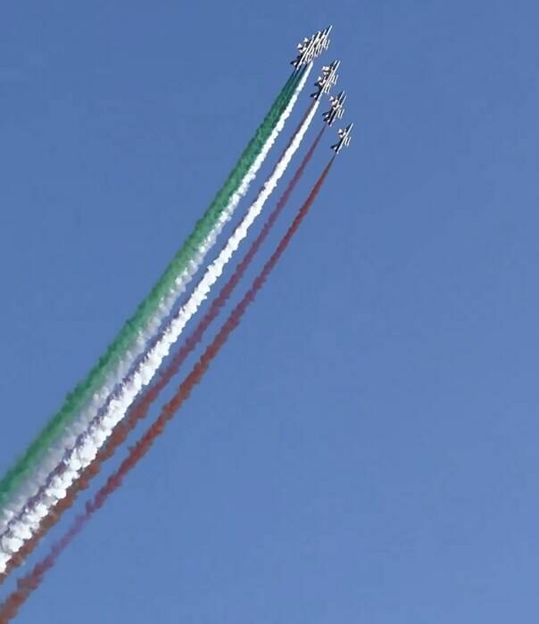 Air Show a Pratica di Mare. Frecce Tricolori, parata aerea, veicoli storici: gli scatti più belli