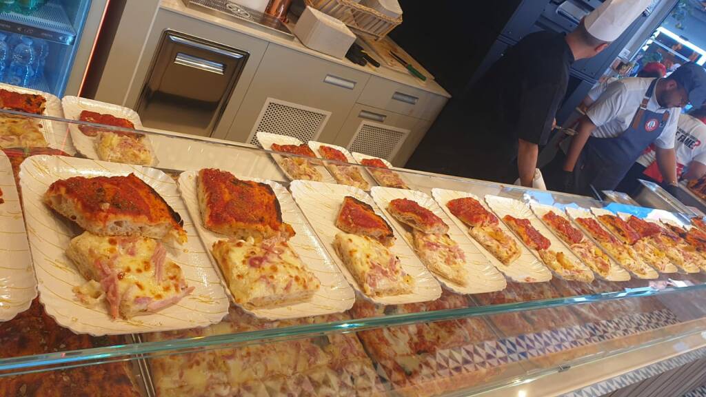 Apre al pubblico Mammamì Street Food & Pizza: al Centro Da Vinci arrivano i migliori sapori italiani...e non solo