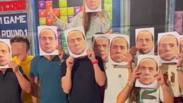 A Roma Arcade and Food celebra l’eredità di Silvio Berlusconi con una serata di “Berlusconi-mania”