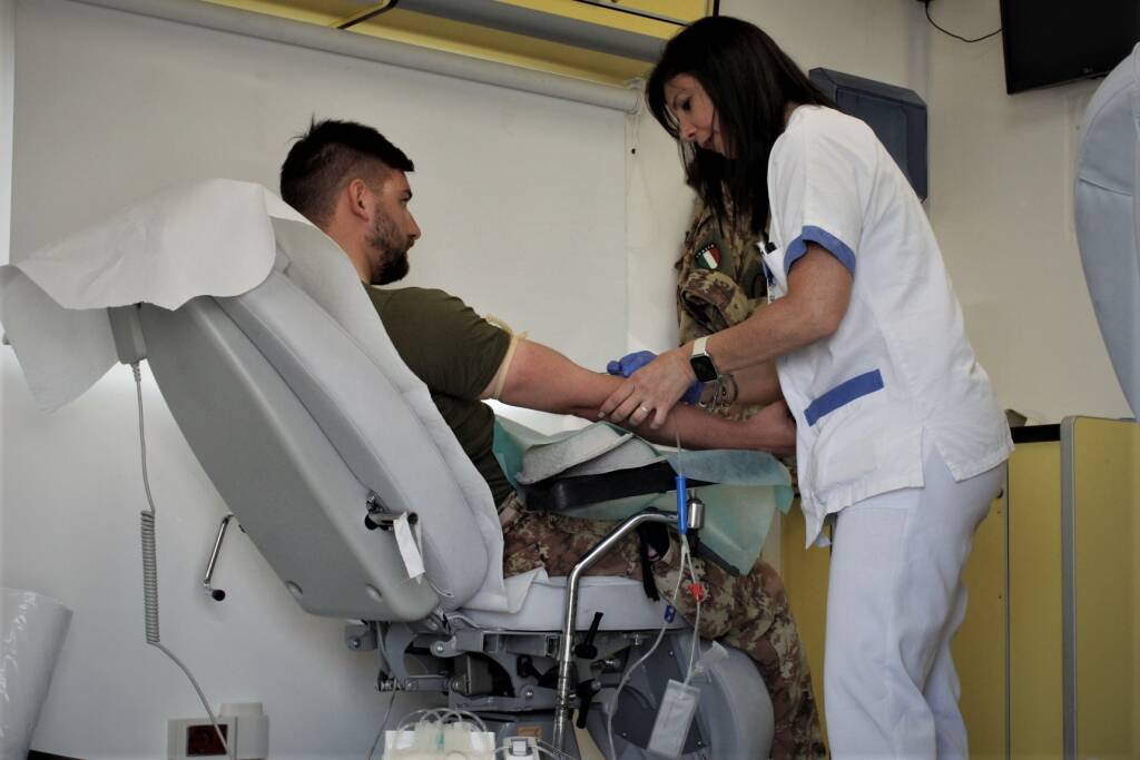 Anzio, la Brigata Informazioni Tattiche dona il sangue con “EmaRoma”