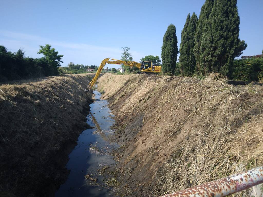 Da Montalto di Castro a Ostia continuano i lavori di bonifica di fossi e canali