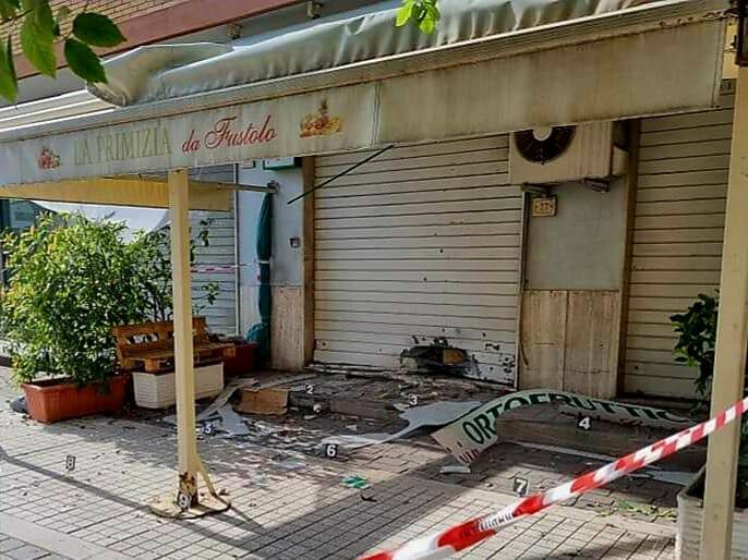 Formia, l’ombra della “mafia” dietro la bomba fatta esplodere in frutteria