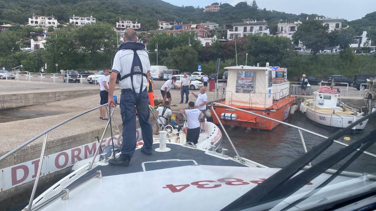 Circeo, resta bloccato sugli scogli: interviene al Guardia Costiera