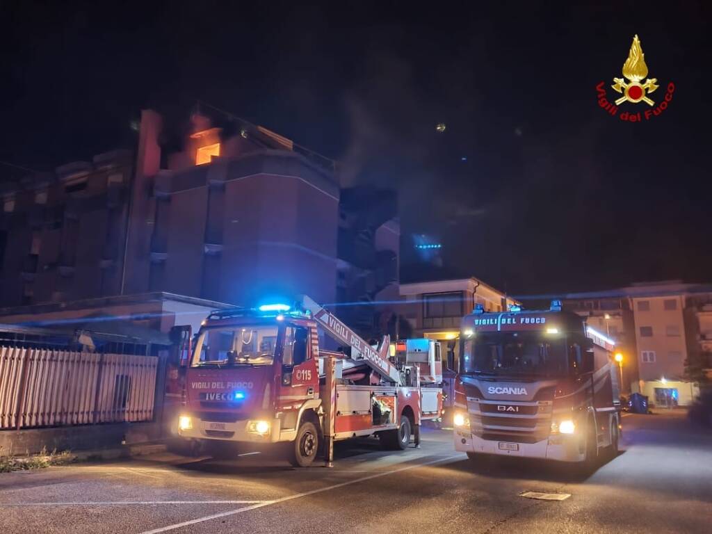 Notte di paura a Latina, hotel distrutto dalle fiamme