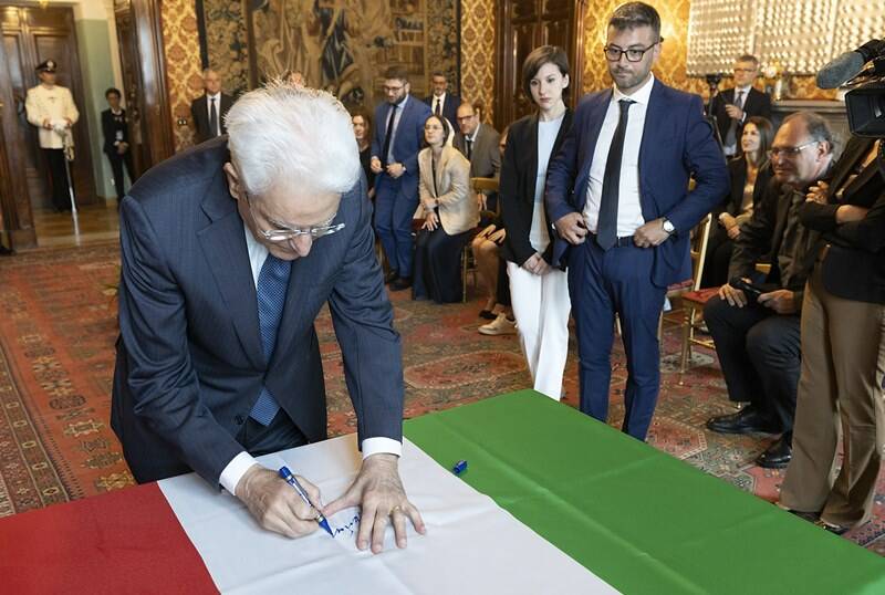 GMG 2023: Mattarella firma il tricolore che sventolerà su “Casa Italia” a Lisbona