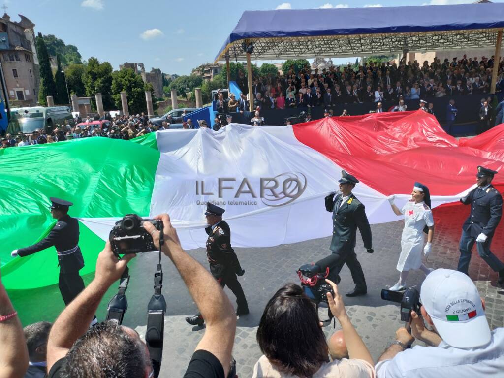 2 Giugno, Roma celebra la Repubblica: ai Fori Imperiali sfila la parata militare