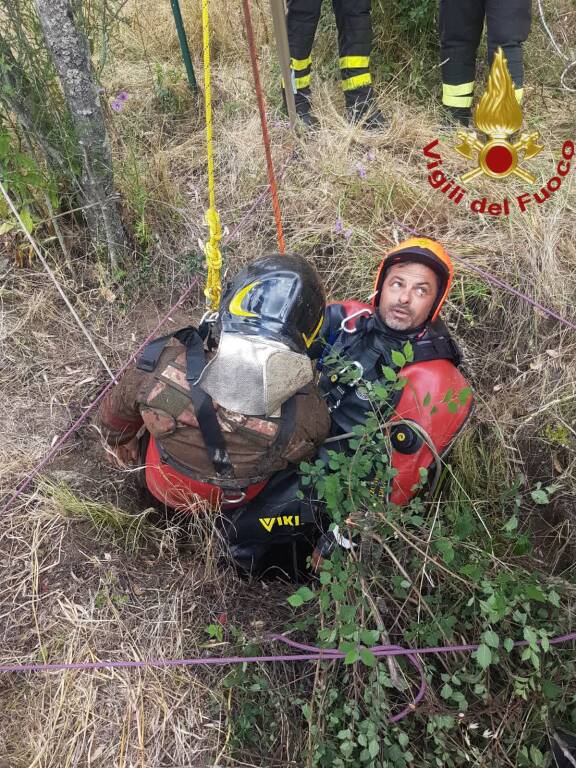 roma, 35enne cade in un pozzo: salvato dai pompieri