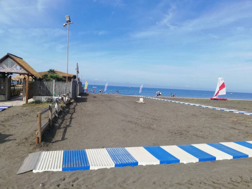 A Campo di Mare apre la spiaggia pubblica, libera, gratuita e attrezzata per disabili