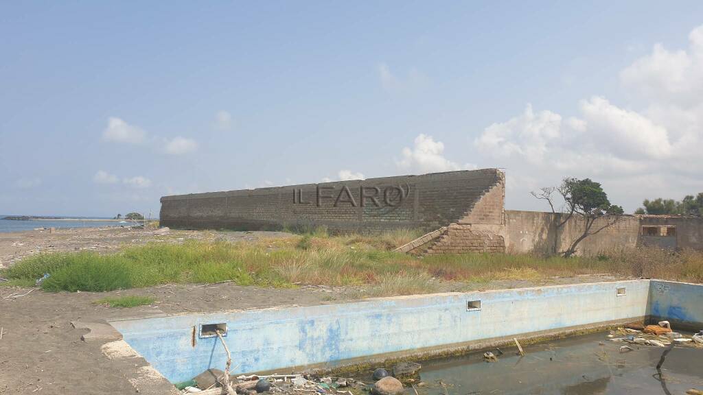 “Viaggio” nella villa abbandonata sulla spiaggia di Pesce Luna: benvenuti all’ “Inferno&#8221;