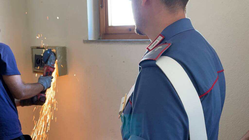 Gas e luce “a scrocco” nelle case popolari occupate: blitz dei carabinieri a Ostia