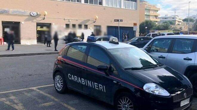 Ostia, stretta dei carabinieri: controlli a tappeto nelle stazioni Lido