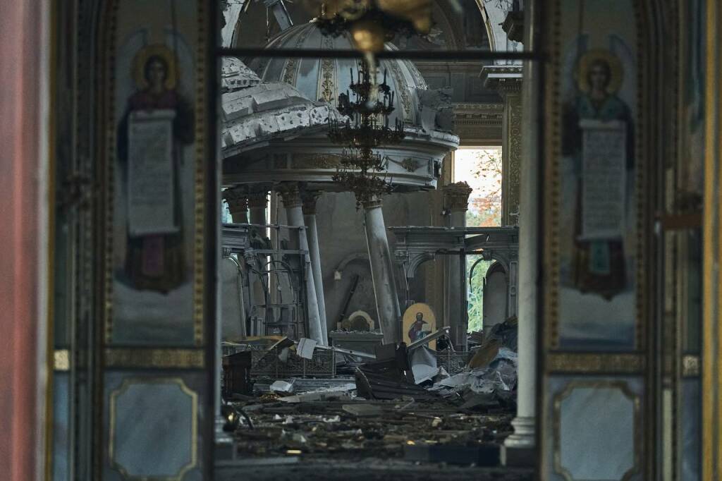Pioggia di missili russi su Odessa: semidistrutta la cattedrale ortodossa