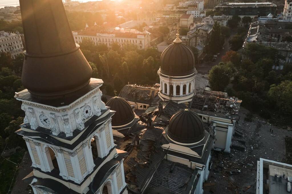 Pioggia di missili russi su Odessa: semidistrutta la cattedrale ortodossa