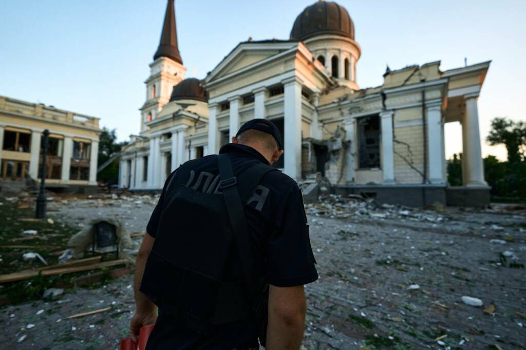 Pioggia di missili russi su Odessa: semidistrutta la cattedrale ortodossa