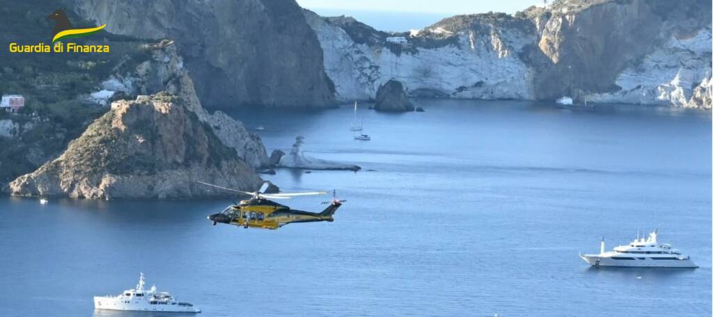 Elicotteri e motovedette: l’occhio della Finanza vigila sulle coste del Lazio