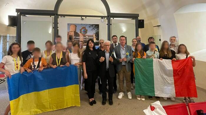 Calorosa accoglienza in città per un gruppo di ragazzi ucraini in vacanza a Fondi