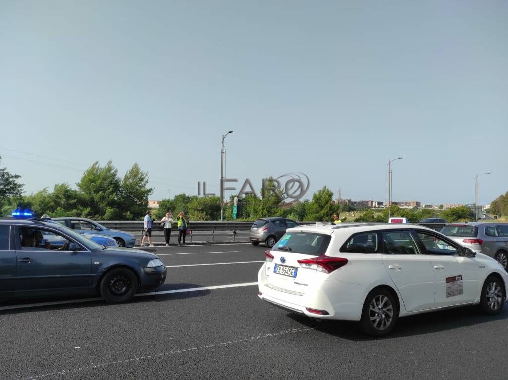 Incidente sulla Roma-Fiumicino: traffico paralizzato e lunghe code