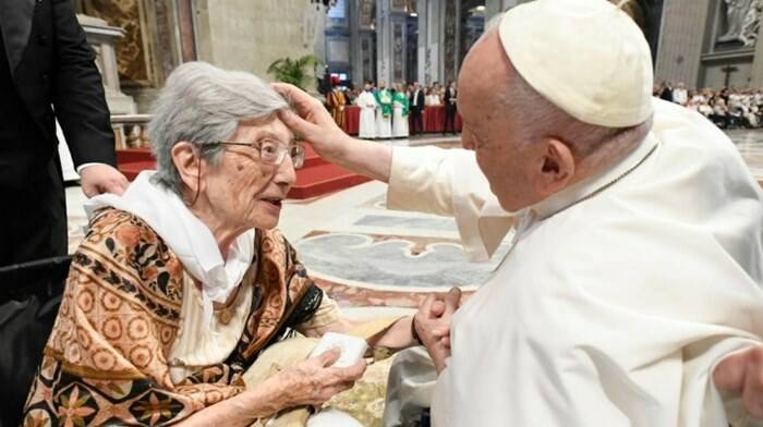 Giornata dei Nonni, il Papa ai politici: “Non dimenticate gli anziani, non sono scarti improduttivi”