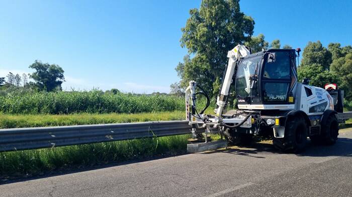 Sfalci, un nuovo raiber per il Consorzio di Bonifica: a Ostia l’intervento di prova