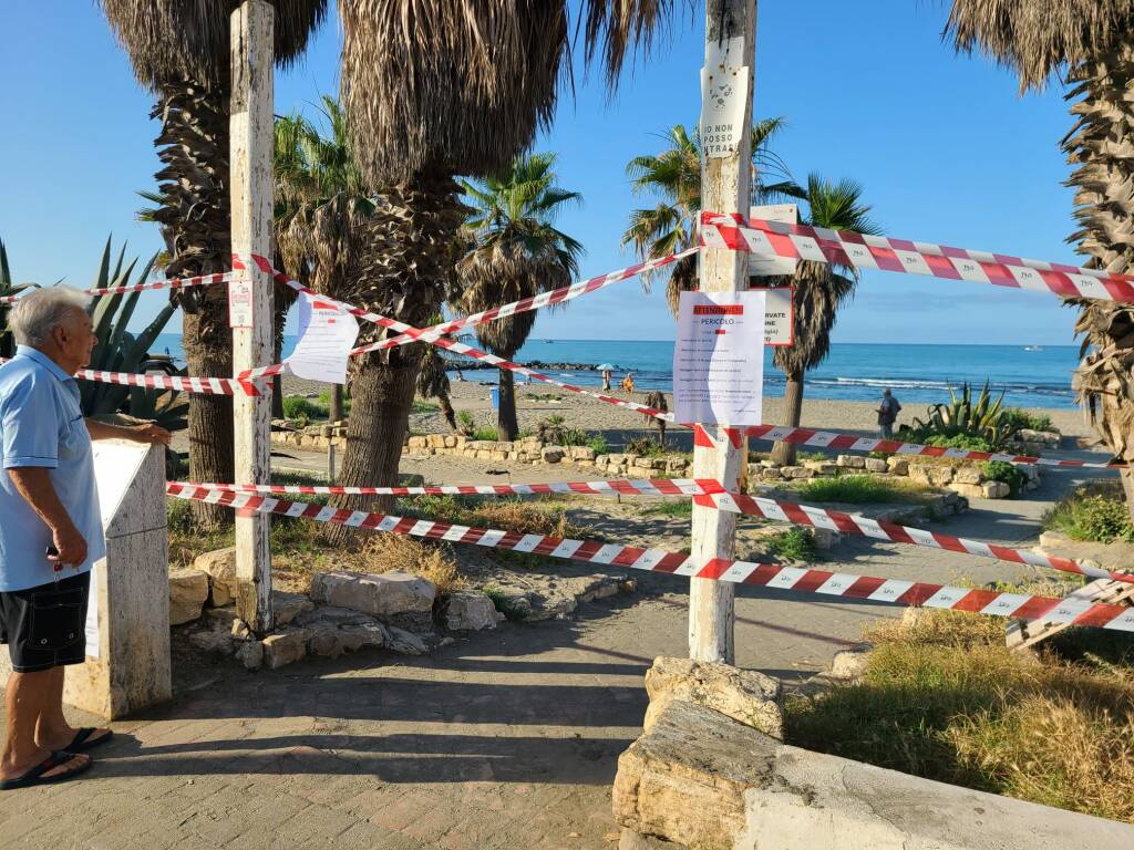 Nastri e sigilli alla spiaggia libera di Ostia: la rivolta dei cittadini contro l’assenza di servizi