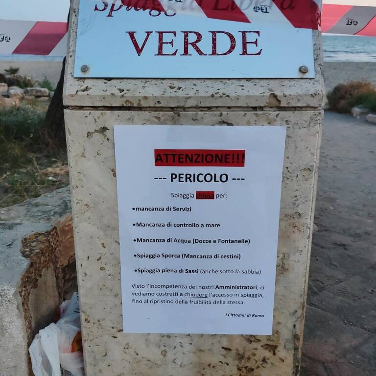 Nastri e sigilli alla spiaggia libera di Ostia: la rivolta dei cittadini contro l’assenza di servizi