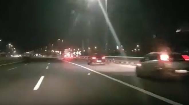 Auto in sosta sulla corsia d’emergenza della Roma-Fiumicino, Feola (FdI): “Una pericolosa abitudine che si può evitare”