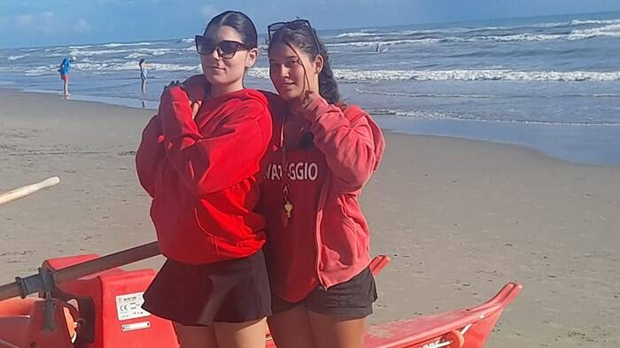 Ardea, turista spagnolo rischia di annegare: salvato da due giovani sorelle-bagnine