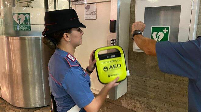 Roma, ruba i defibrillatori nelle stazioni della Metro C: 36enne in manette