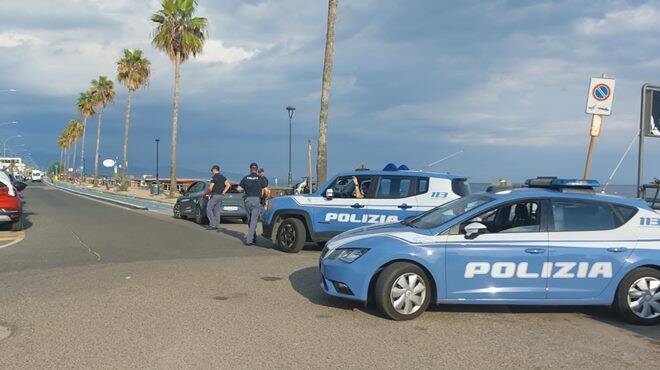 Controlli ad “Alto impatto” della Polizia tra Sabaudia e Terracina: identificate 250 persone