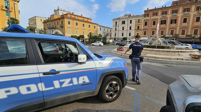 Controlli ad “Alto impatto” della Polizia tra Sabaudia e Terracina: identificate 250 persone