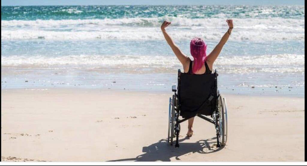 Il mare di Ostia é (più) accessibile per tutti. Ecco i lidi dove i disabili entrano gratis