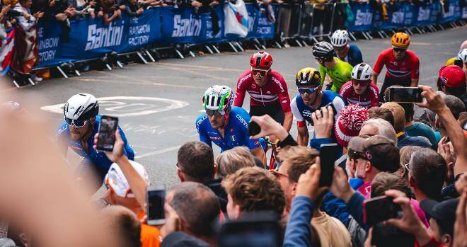 Mondiali di Ciclismo, Van der Poel vince il titolo nella prova in linea. Bettiol è decimo